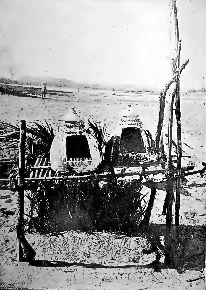 Vāda pot shrines