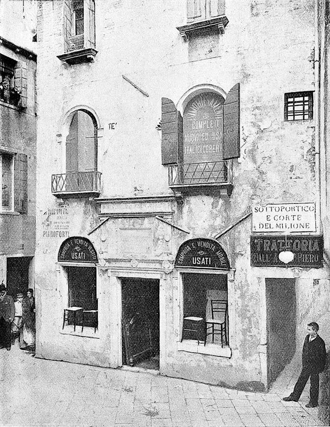 Entrance to the Corte del Milione, Venice.